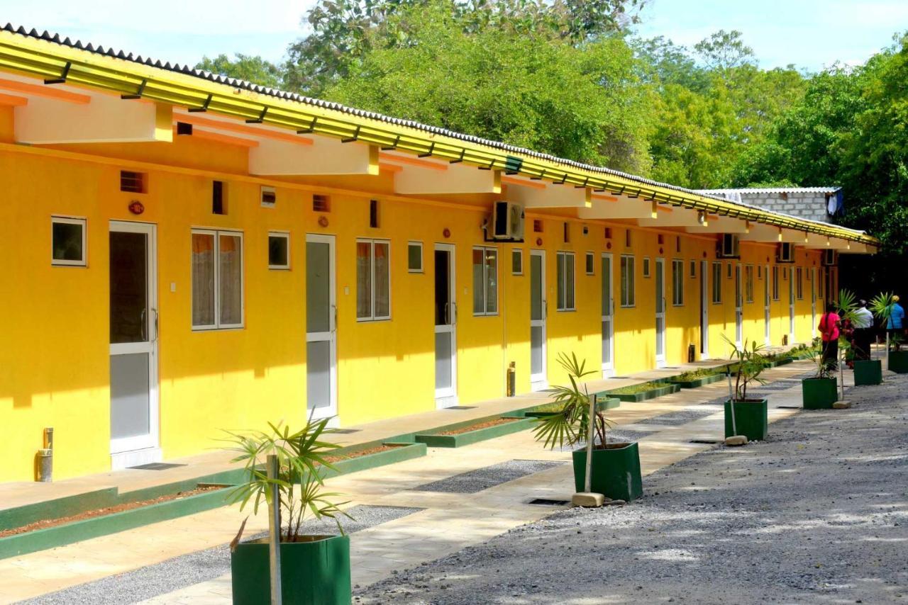 Sri Mayura Holiday Resort กตรคาม ภายนอก รูปภาพ