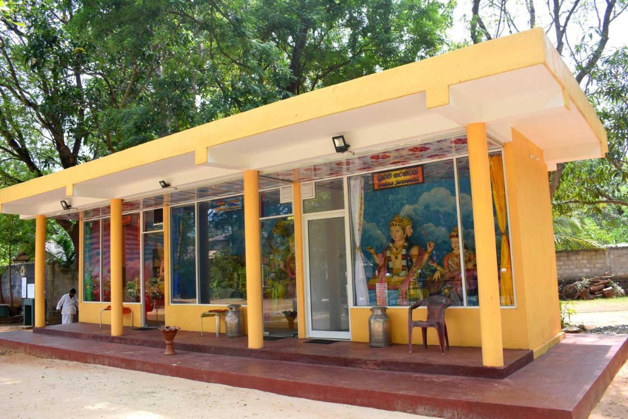 Sri Mayura Holiday Resort กตรคาม ภายนอก รูปภาพ