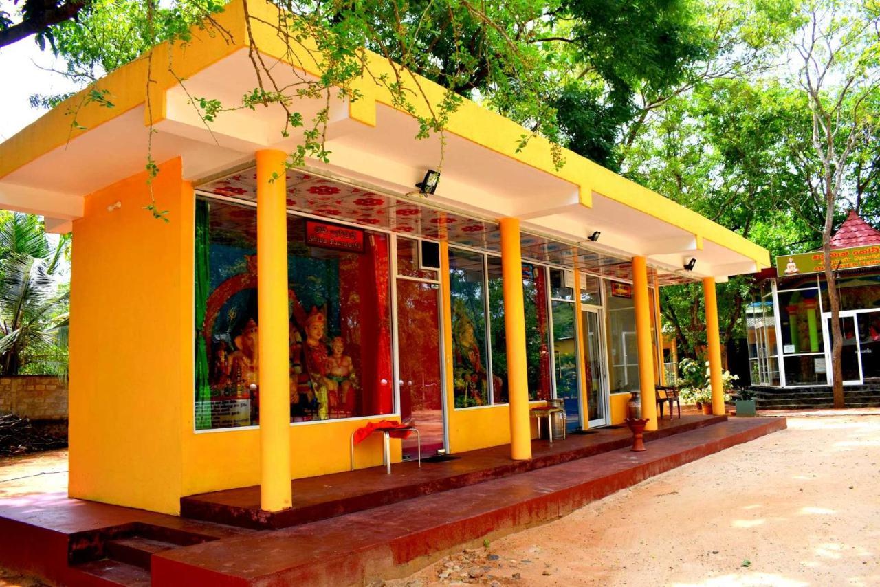 Sri Mayura Holiday Resort กตรคาม ภายนอก รูปภาพ